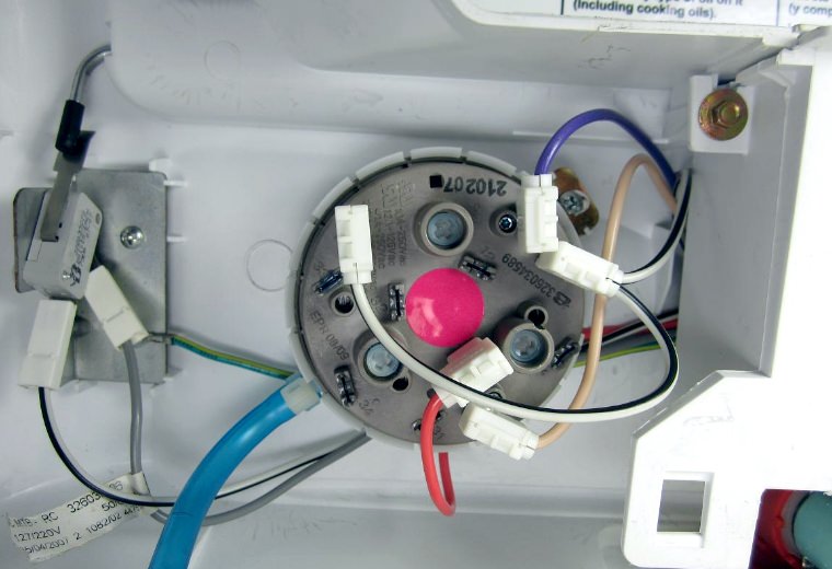 Замена датчика воды в стиральной машине Whirlpool